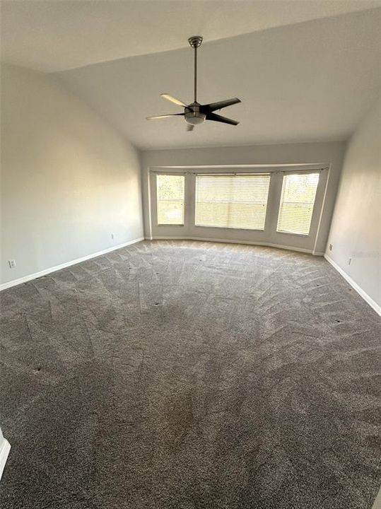 出租: $3,000 (3 贝兹, 3 浴室, 2236 平方英尺)