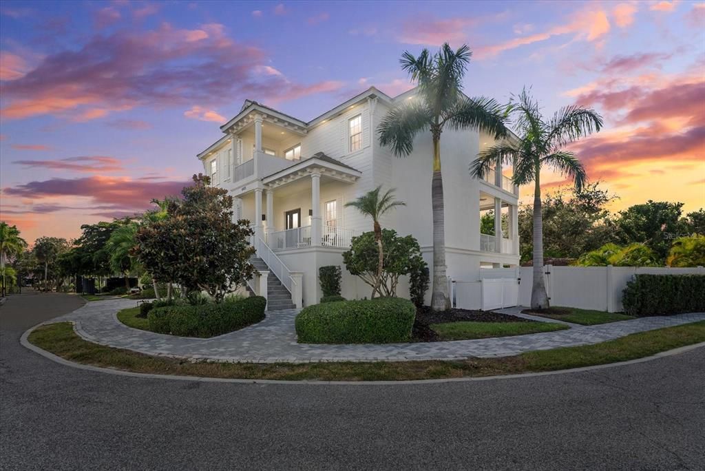 Recently Sold: $2,345,000 (4 beds, 4 baths, 3796 Square Feet)