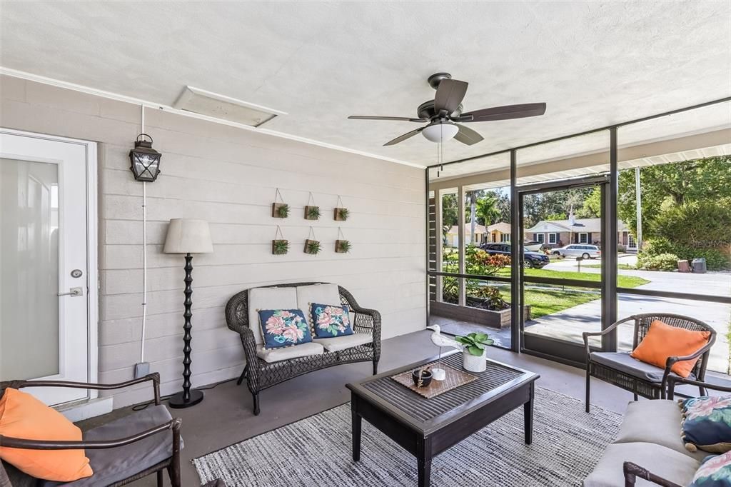 For Sale: $599,999 (2 beds, 2 baths, 1138 Square Feet)