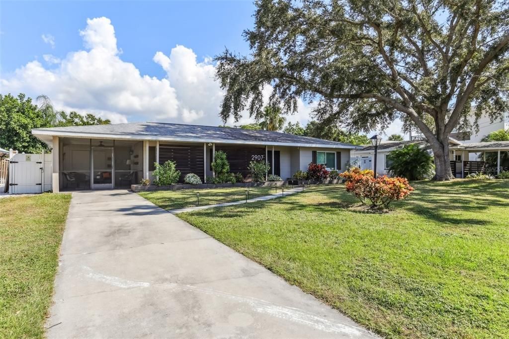 For Sale: $599,999 (2 beds, 2 baths, 1138 Square Feet)