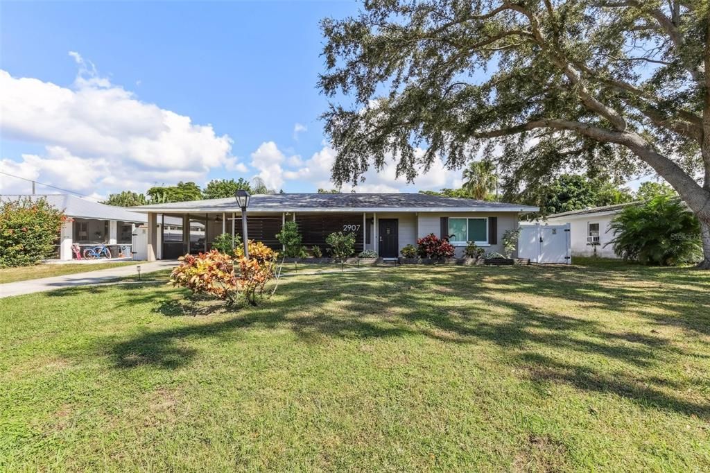 For Sale: $599,999 (2 beds, 2 baths, 1138 Square Feet)