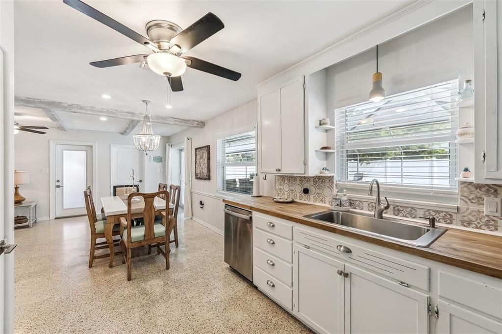 For Sale: $599,999 (2 beds, 2 baths, 1138 Square Feet)