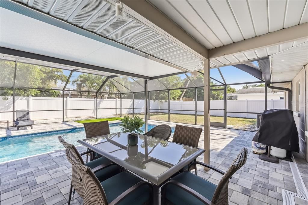 For Sale: $599,999 (2 beds, 2 baths, 1138 Square Feet)