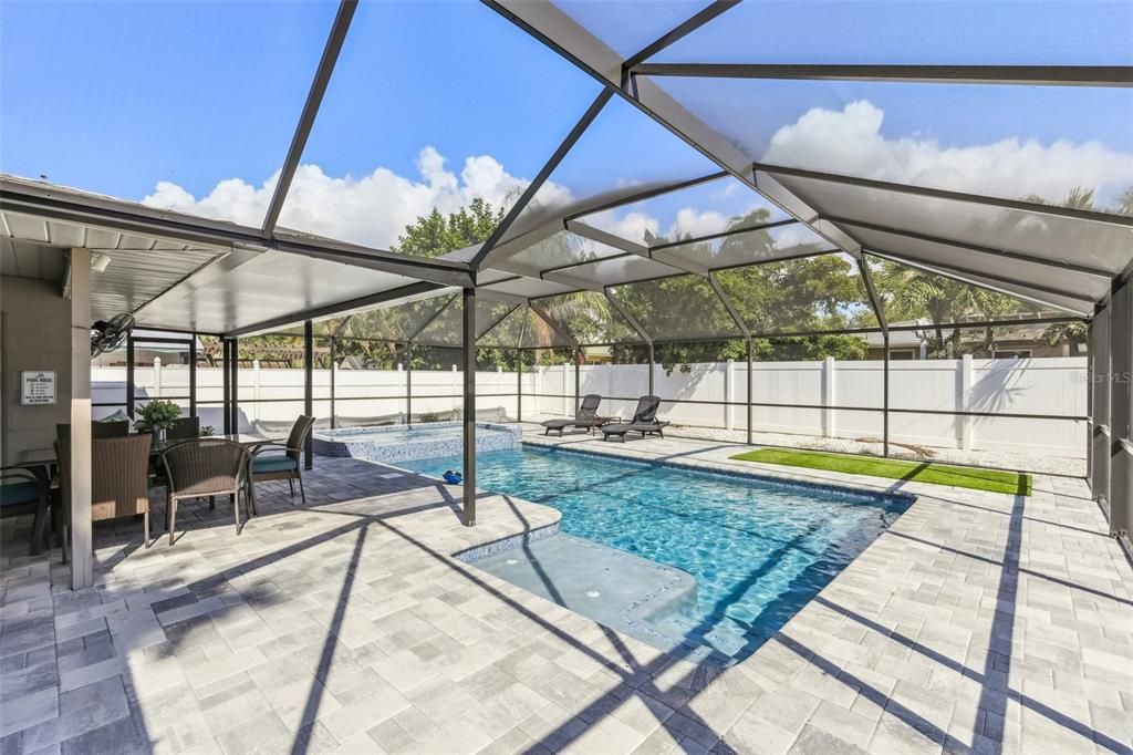 For Sale: $599,999 (2 beds, 2 baths, 1138 Square Feet)