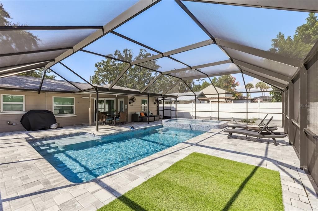 For Sale: $599,999 (2 beds, 2 baths, 1138 Square Feet)