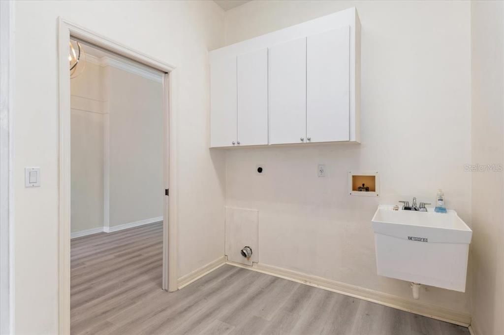 For Sale: $599,000 (3 beds, 2 baths, 2007 Square Feet)