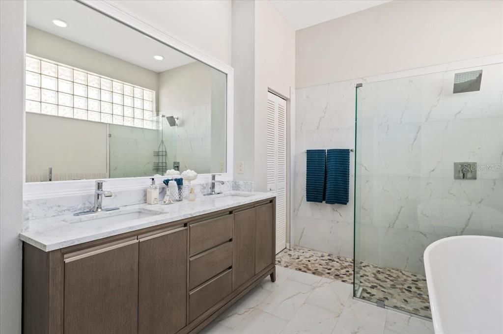 For Sale: $599,000 (3 beds, 2 baths, 2007 Square Feet)