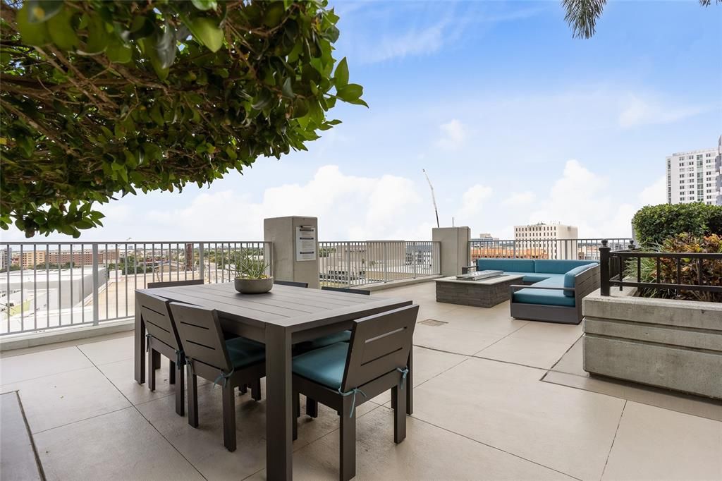 Active With Contract: $599,750 (2 beds, 2 baths, 1157 Square Feet)