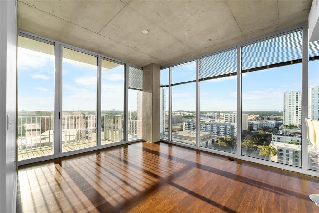 Active With Contract: $599,750 (2 beds, 2 baths, 1157 Square Feet)