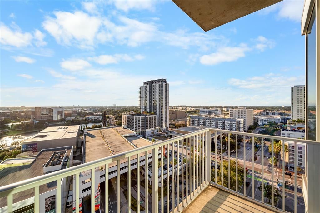 Active With Contract: $599,750 (2 beds, 2 baths, 1157 Square Feet)