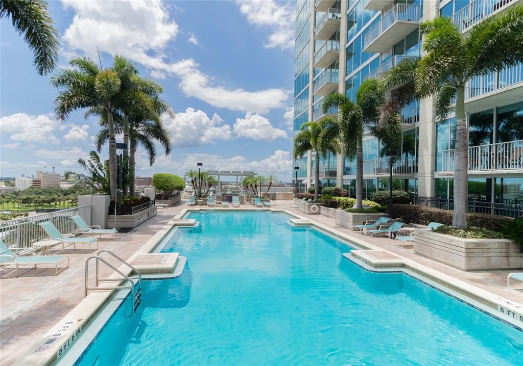 Active With Contract: $599,750 (2 beds, 2 baths, 1157 Square Feet)