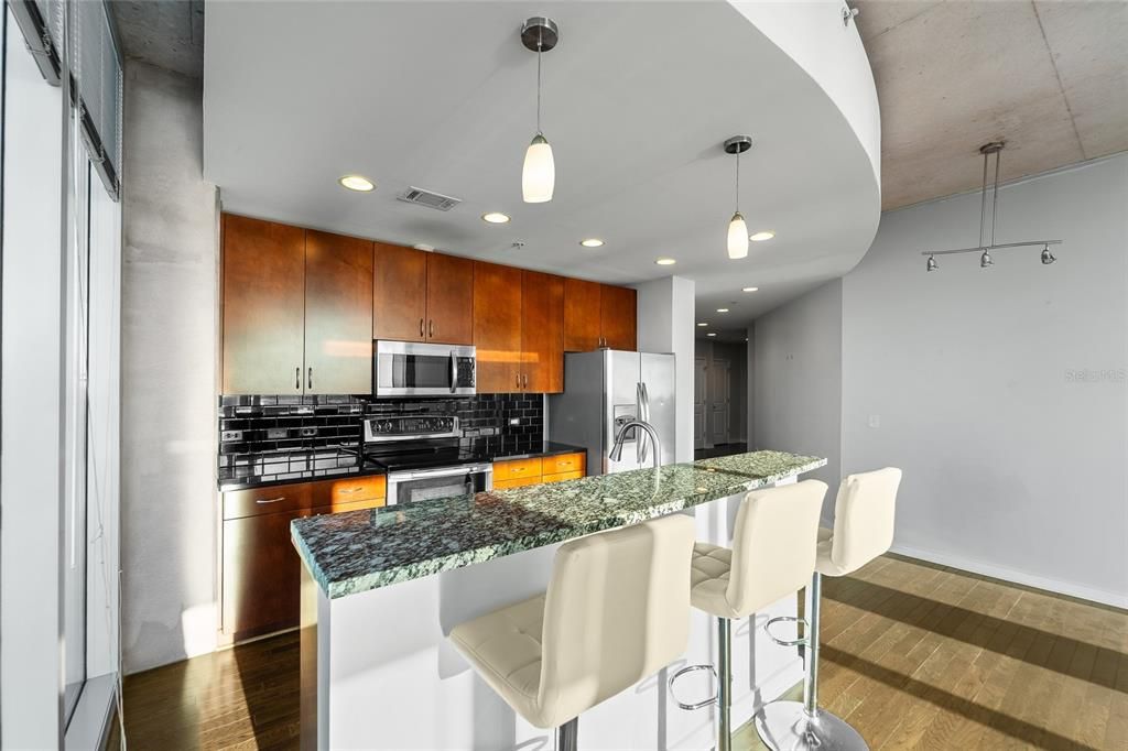 Active With Contract: $599,750 (2 beds, 2 baths, 1157 Square Feet)