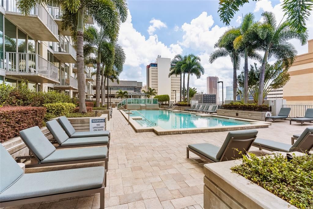 Active With Contract: $599,750 (2 beds, 2 baths, 1157 Square Feet)