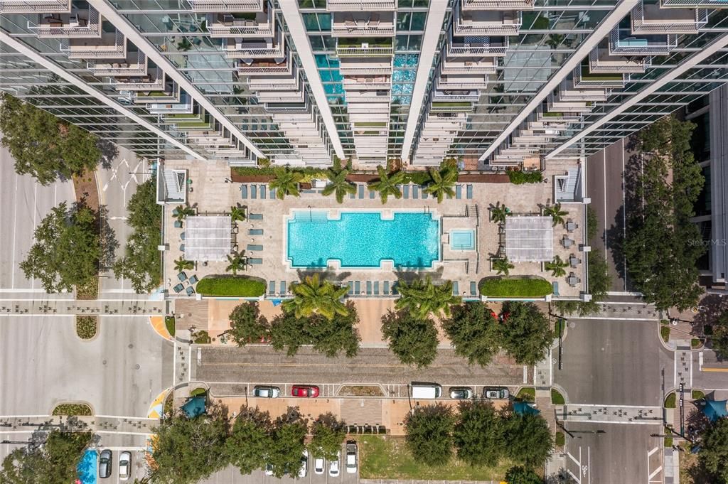 Active With Contract: $599,750 (2 beds, 2 baths, 1157 Square Feet)