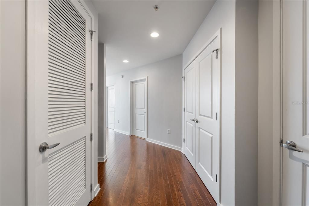 Active With Contract: $599,750 (2 beds, 2 baths, 1157 Square Feet)