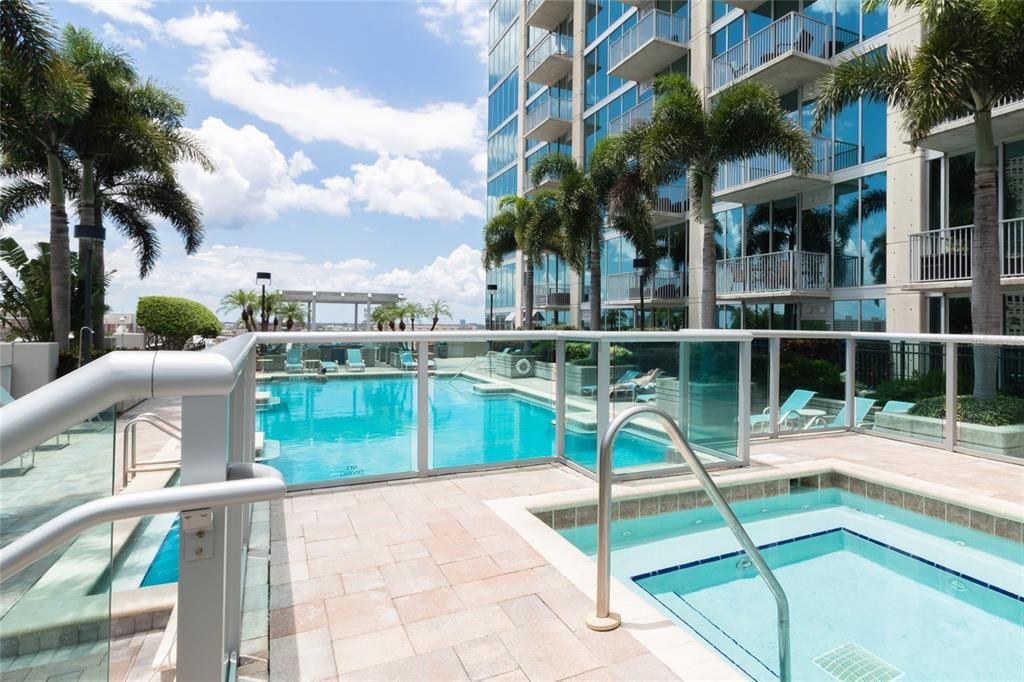 Active With Contract: $599,750 (2 beds, 2 baths, 1157 Square Feet)