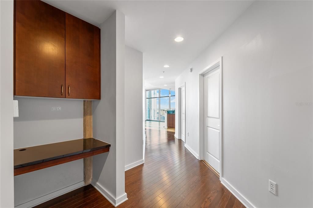 Active With Contract: $599,750 (2 beds, 2 baths, 1157 Square Feet)