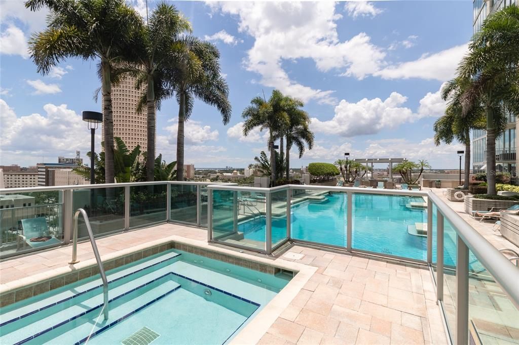 Active With Contract: $599,750 (2 beds, 2 baths, 1157 Square Feet)