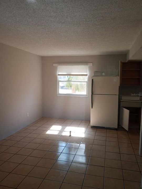 For Rent: $1,595 (3 beds, 1 baths, 900 Square Feet)