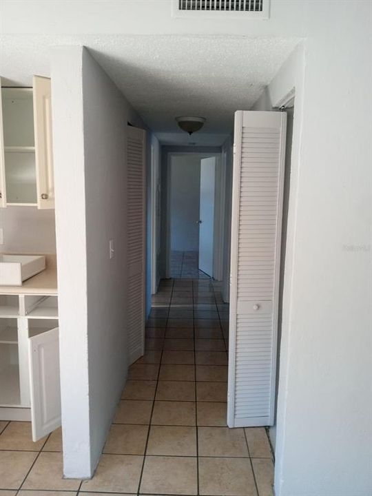 For Rent: $1,595 (3 beds, 1 baths, 900 Square Feet)