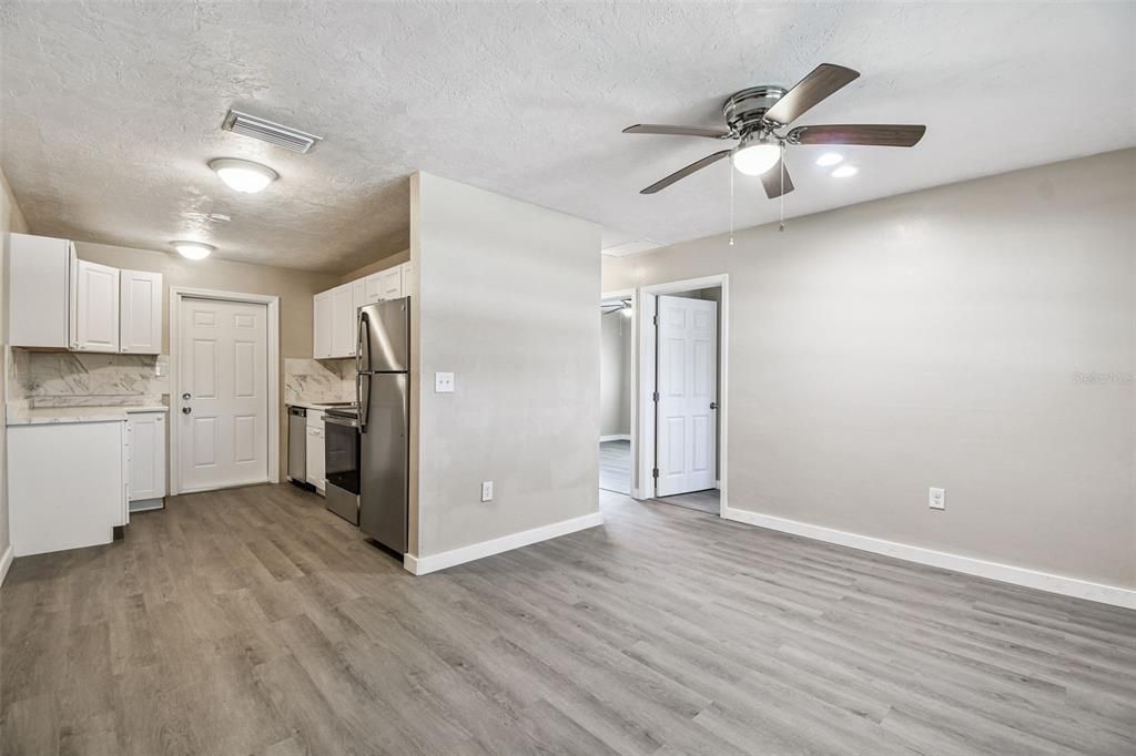 En Renta: $1,250 (2 camas, 1 baños, 1296 Pies cuadrados)