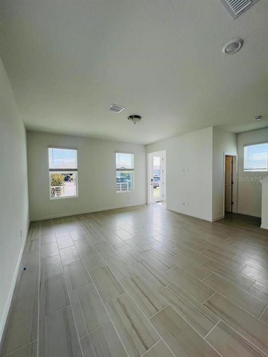 For Rent: $2,300 (3 beds, 2 baths, 1784 Square Feet)