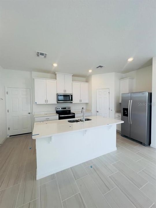 For Rent: $2,300 (3 beds, 2 baths, 1784 Square Feet)