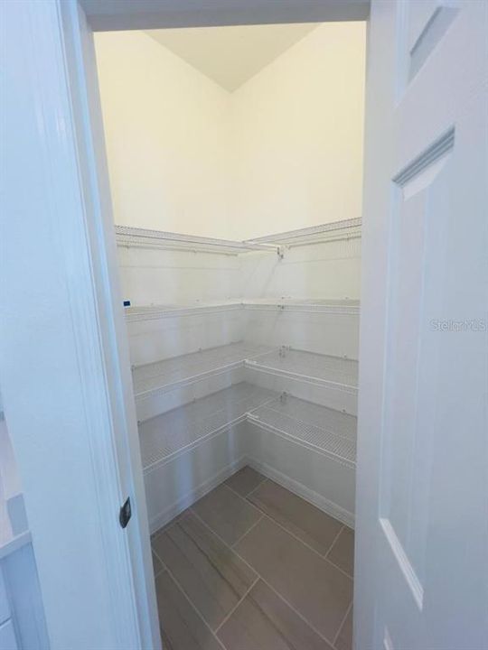 For Rent: $2,300 (3 beds, 2 baths, 1784 Square Feet)