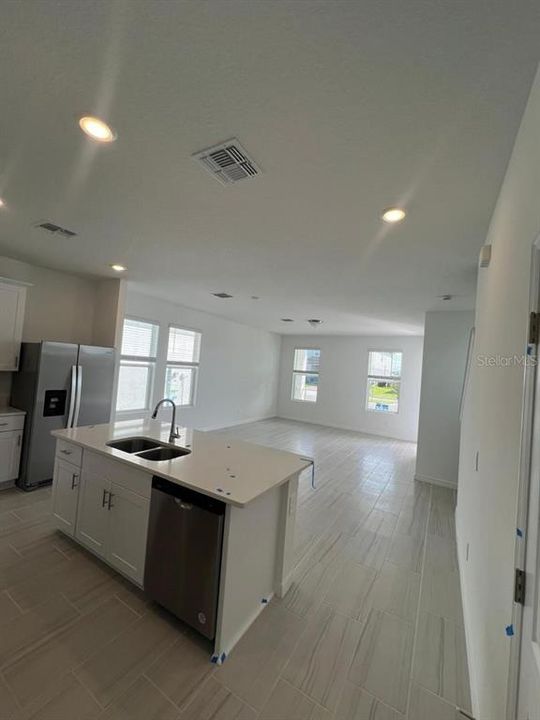 For Rent: $2,300 (3 beds, 2 baths, 1784 Square Feet)