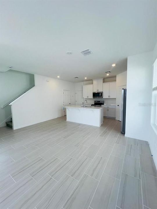 For Rent: $2,300 (3 beds, 2 baths, 1784 Square Feet)