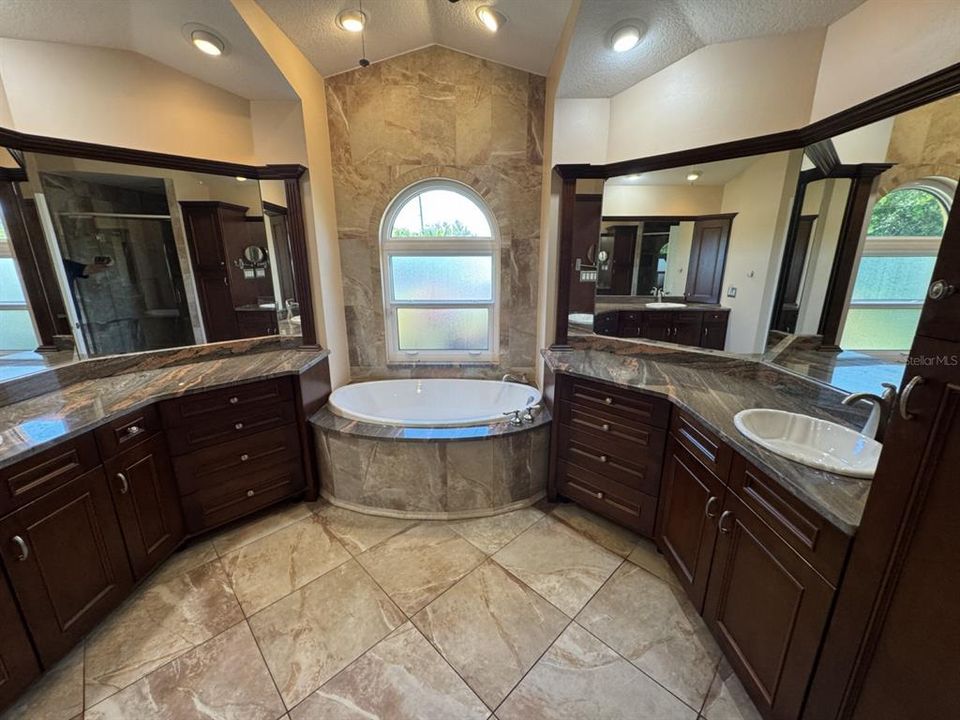 出租: $3,000 (3 贝兹, 2 浴室, 2457 平方英尺)