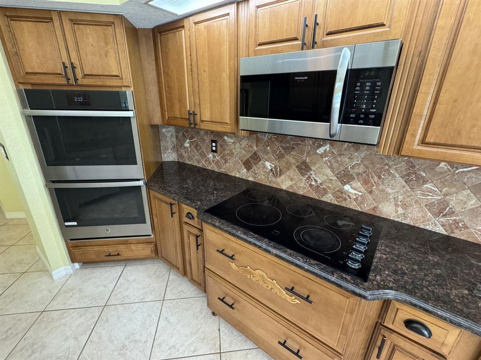 出租: $3,000 (3 贝兹, 2 浴室, 2457 平方英尺)