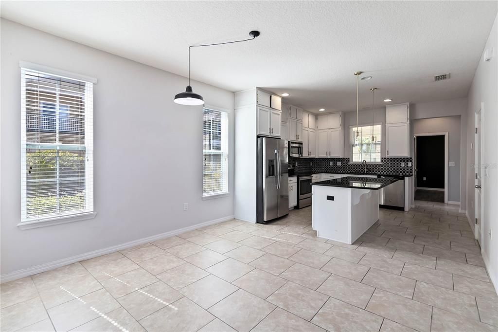 出租: $1,795 (4 贝兹, 2 浴室, 2085 平方英尺)