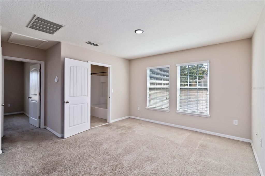 出租: $1,795 (4 贝兹, 2 浴室, 2085 平方英尺)