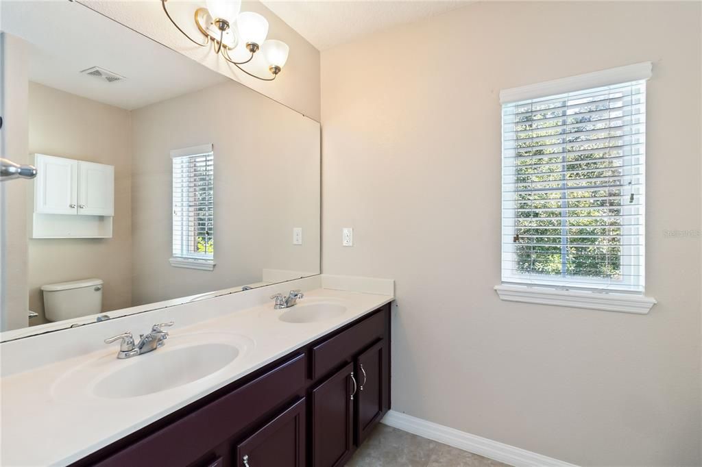 出租: $1,795 (4 贝兹, 2 浴室, 2085 平方英尺)