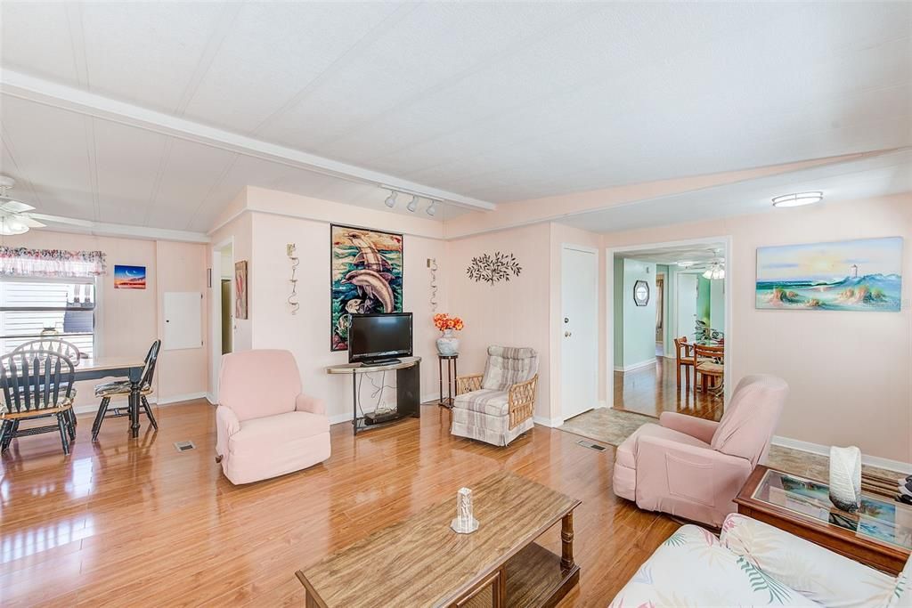 For Sale: $194,500 (3 beds, 2 baths, 1440 Square Feet)