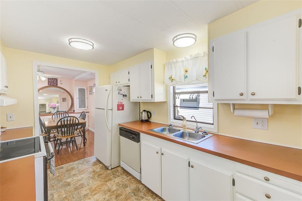 For Sale: $194,500 (3 beds, 2 baths, 1440 Square Feet)