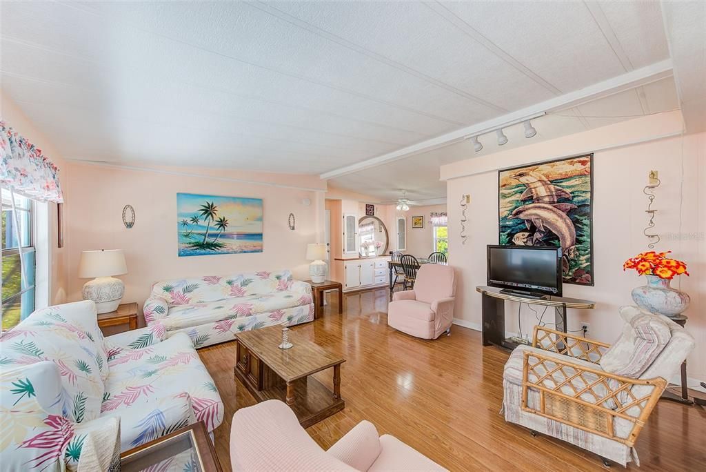 For Sale: $194,500 (3 beds, 2 baths, 1440 Square Feet)