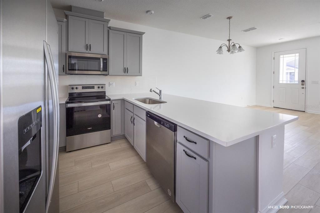 For Rent: $2,600 (3 beds, 2 baths, 1627 Square Feet)