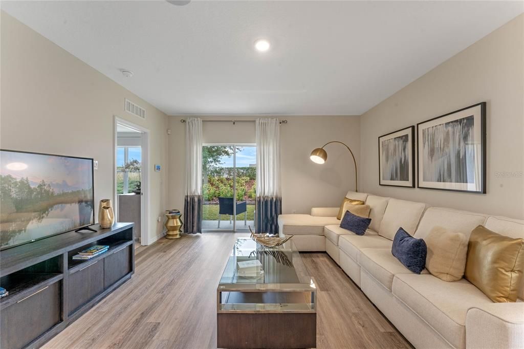 Active With Contract: $412,877 (3 beds, 2 baths, 1504 Square Feet)