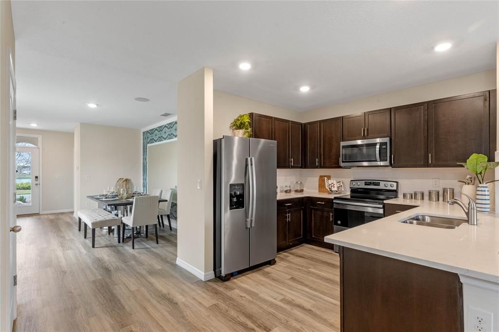 Active With Contract: $412,877 (3 beds, 2 baths, 1504 Square Feet)