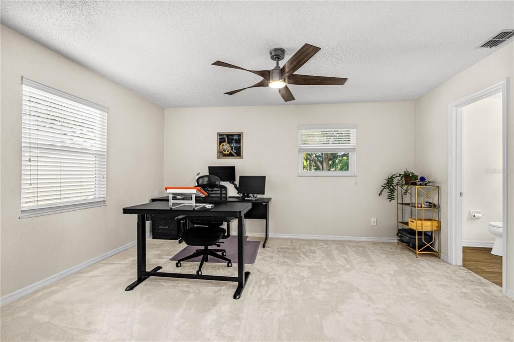 На продажу: $240,000 (3 спален, 2 ванн, 1668 Квадратных фут)