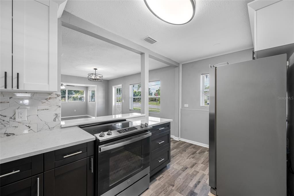 For Sale: $254,500 (3 beds, 1 baths, 1044 Square Feet)