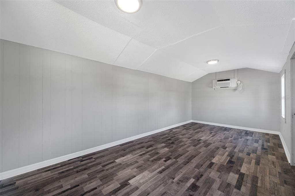 For Sale: $254,500 (3 beds, 1 baths, 1044 Square Feet)