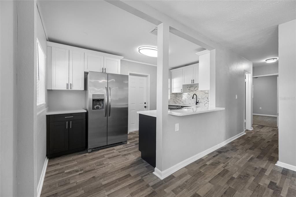 For Sale: $254,500 (3 beds, 1 baths, 1044 Square Feet)