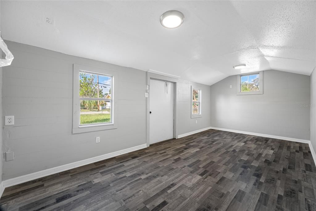 For Sale: $254,500 (3 beds, 1 baths, 1044 Square Feet)