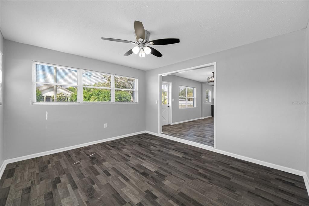 For Sale: $254,500 (3 beds, 1 baths, 1044 Square Feet)