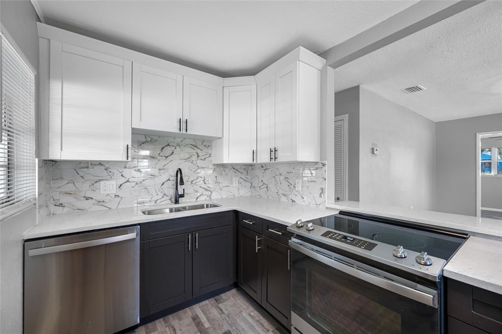 For Sale: $254,500 (3 beds, 1 baths, 1044 Square Feet)