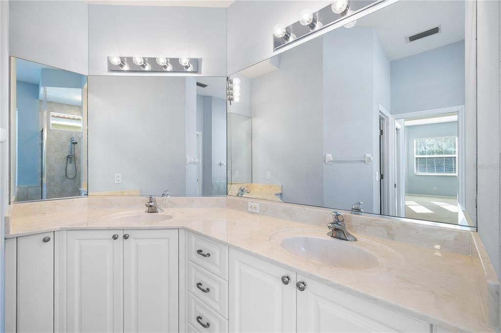 For Sale: $499,000 (3 beds, 2 baths, 1970 Square Feet)