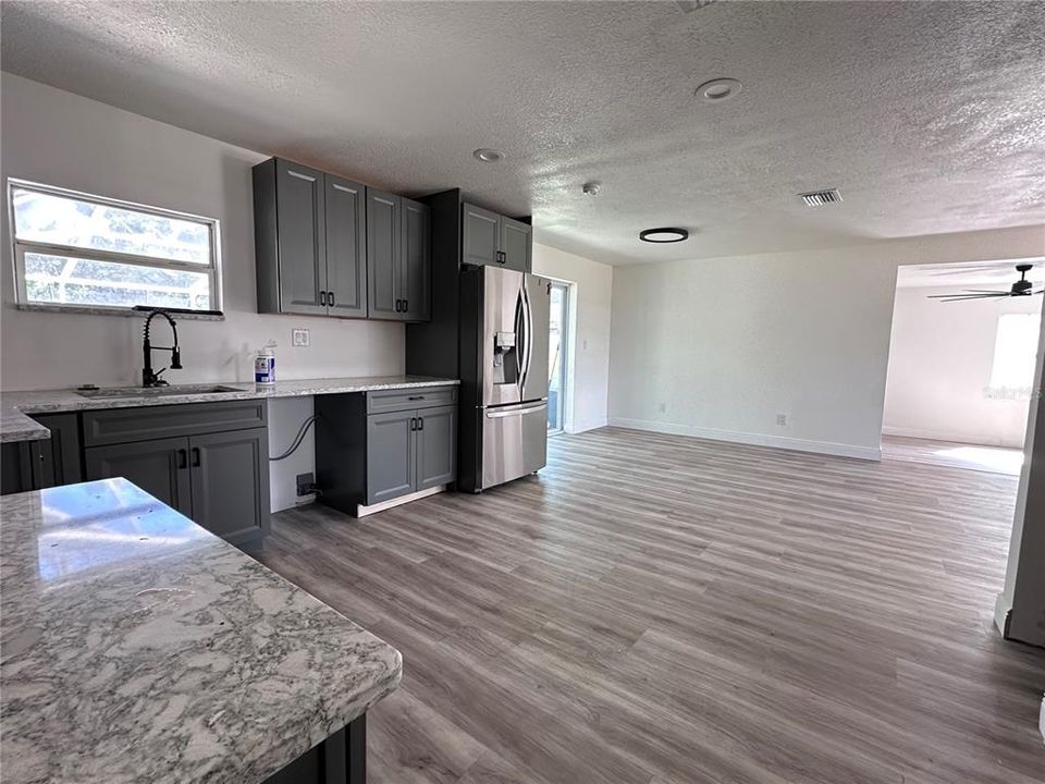 For Sale: $500,000 (3 beds, 1 baths, 1502 Square Feet)